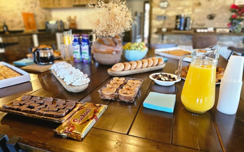 Sabores que dan la bienvenida: Desayunos y almuerzos en Masia La Parreta