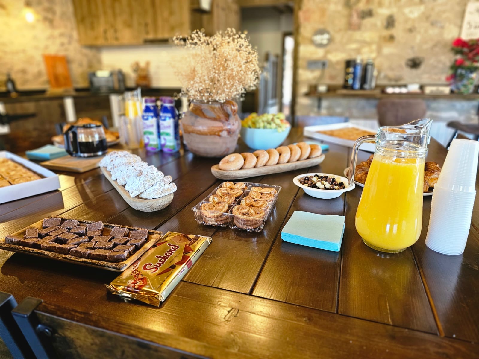 Sabores que dan la bienvenida: Desayunos y almuerzos en Masia La Parreta